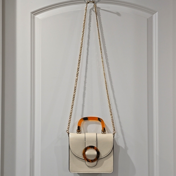 TOPSHOP Capri Buckle Crossbody Bag in Beige, Tortoise Shell Details, Gold Chain - Picture 2 of 16